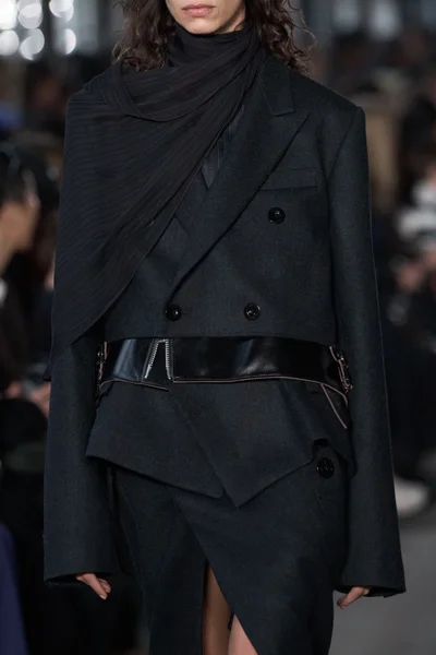 Look 143